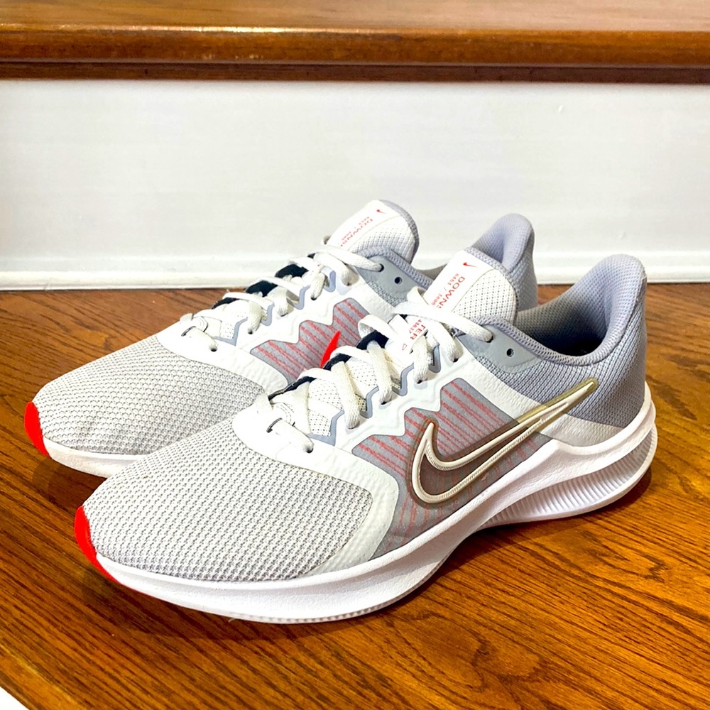 Nike Men's Downshifter 11 Platinum Tint/Summit White Sz 10 in Preloved Condition
